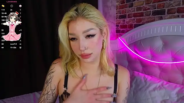 Snapshot of SallyCha chatting on October 2025 05:15:01 AM SallyCha online show from October 2025 05:15:01 AM