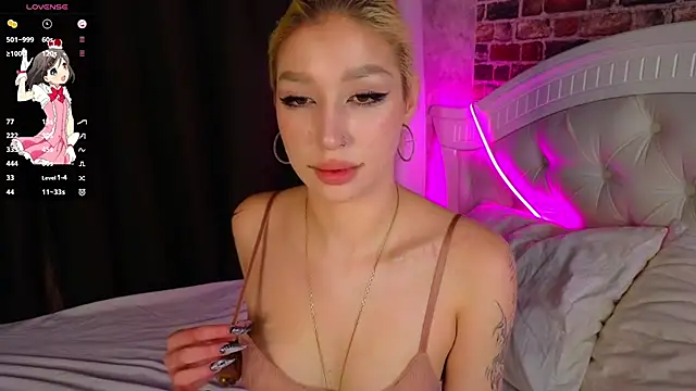 Snapshot of SallyCha chatting on October 2025 05:28:01 AM SallyCha online show from October 2025 05:28:01 AM