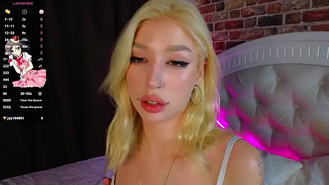 Snapshot of SallyCha chatting on October 2025 06:12:01 AM SallyCha online show from October 2025 06:12:01 AM