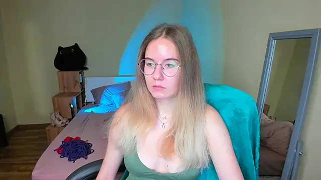 Snapshot of EmilyPaw chatting on January 2025 04:59:02 PM EmilyPaw online show from January 2025 04:59:02 PM