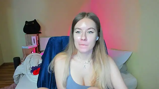 Snapshot of EmilyPaw chatting on February 2025 10:29:01 AM EmilyPaw online show from February 2025 10:29:01 AM