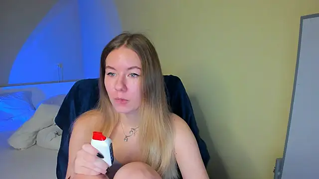 Snapshot of EmilyPaw chatting on February 2025 07:27:01 AM EmilyPaw online show from February 2025 07:27:01 AM