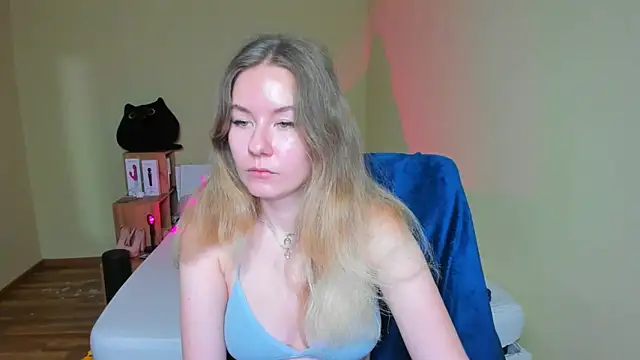 Snapshot of EmilyPaw chatting on February 2025 09:09:01 AM EmilyPaw online show from February 2025 09:09:01 AM