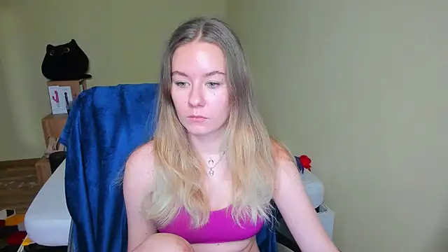 Snapshot of EmilyPaw chatting on February 2025 10:35:01 AM EmilyPaw online show from February 2025 10:35:01 AM