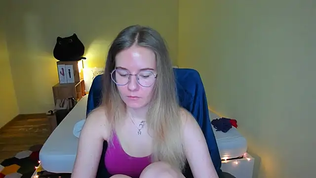 Snapshot of EmilyPaw chatting on February 2025 06:27:02 PM EmilyPaw online show from February 2025 06:27:02 PM