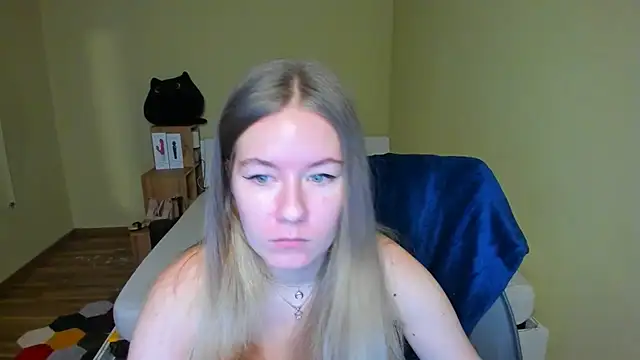 Snapshot of EmilyPaw chatting on February 2025 08:52:02 AM EmilyPaw online show from February 2025 08:52:02 AM