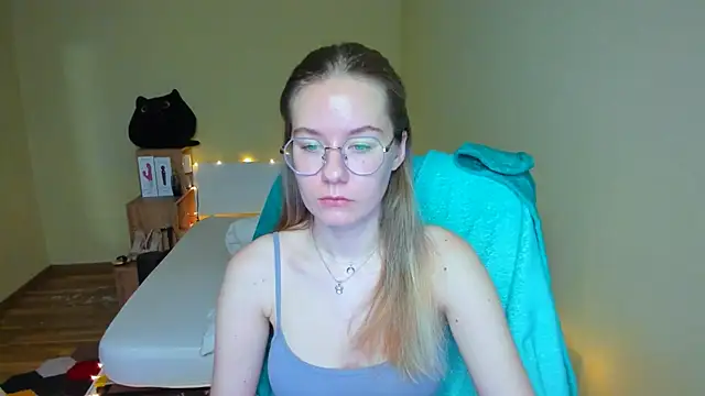 Snapshot of EmilyPaw chatting on February 2025 02:37:01 AM EmilyPaw online show from February 2025 02:37:01 AM