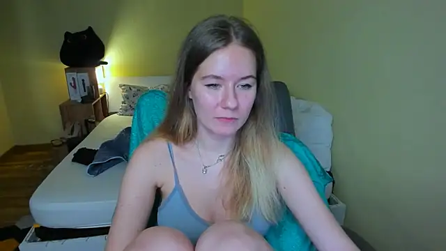 Snapshot of EmilyPaw chatting on February 2025 05:48:01 PM EmilyPaw online show from February 2025 05:48:01 PM