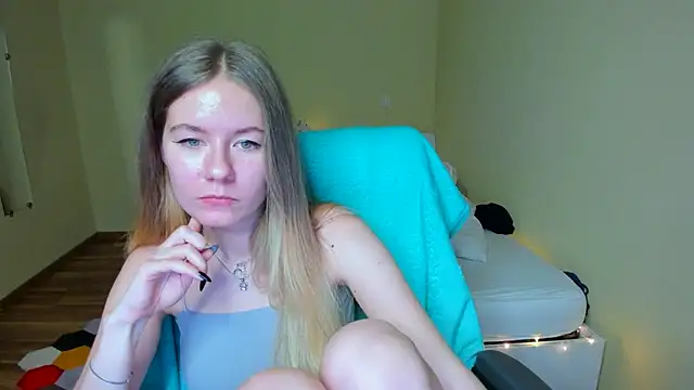 Snapshot of EmilyPaw chatting on February 2025 10:16:02 AM EmilyPaw online show from February 2025 10:16:02 AM