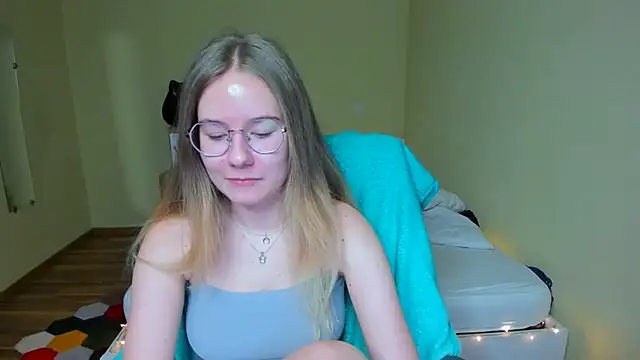 Snapshot of EmilyPaw chatting on February 2025 05:31:02 PM EmilyPaw online show from February 2025 05:31:02 PM