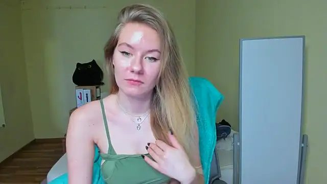 Snapshot of EmilyPaw chatting on February 2025 09:50:02 AM EmilyPaw online show from February 2025 09:50:02 AM