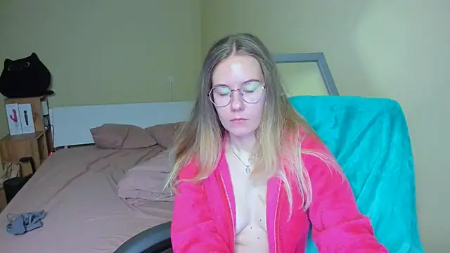 Snapshot of EmilyPaw chatting on February 2025 06:15:02 PM EmilyPaw online show from February 2025 06:15:02 PM