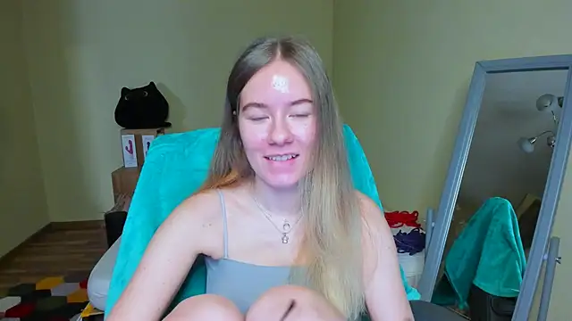 Snapshot of EmilyPaw chatting on February 2025 09:22:01 AM EmilyPaw online show from February 2025 09:22:01 AM