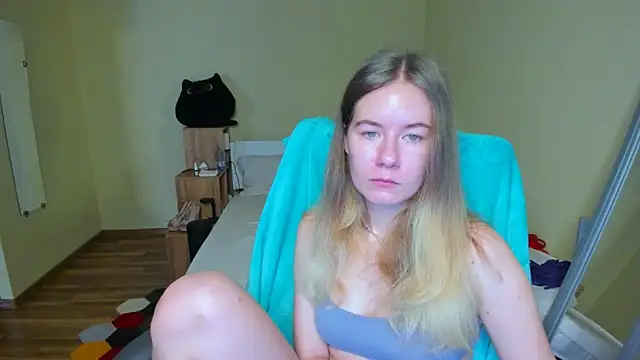 Snapshot of EmilyPaw chatting on March 2025 07:05:02 AM EmilyPaw online show from March 2025 07:05:02 AM