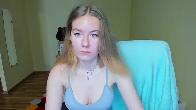 Snapshot of EmilyPaw chatting on March 2025 08:18:02 AM EmilyPaw online show from March 2025 08:18:02 AM