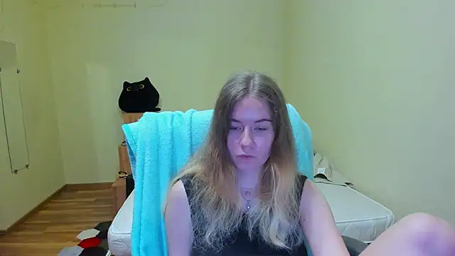 Snapshot of EmilyPaw chatting on March 2025 06:34:02 PM EmilyPaw online show from March 2025 06:34:02 PM