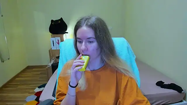 Snapshot of EmilyPaw chatting on March 2025 06:22:01 PM EmilyPaw online show from March 2025 06:22:01 PM