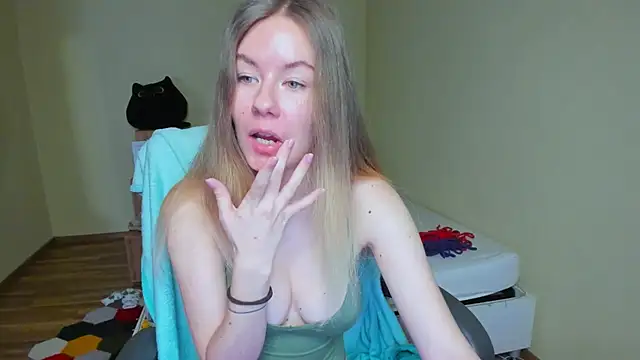 Snapshot of EmilyPaw chatting on March 2025 07:15:01 AM EmilyPaw online show from March 2025 07:15:01 AM