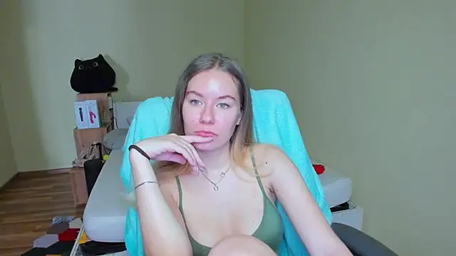 Snapshot of EmilyPaw chatting on March 2025 08:26:01 AM EmilyPaw online show from March 2025 08:26:01 AM