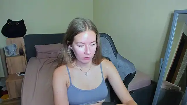 Snapshot of EmilyPaw chatting on September 2025 08:14:01 AM EmilyPaw online show from September 2025 08:14:01 AM