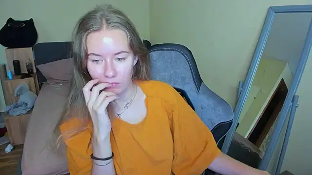 Snapshot of EmilyPaw chatting on September 2025 09:10:02 AM EmilyPaw online show from September 2025 09:10:02 AM