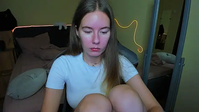 Snapshot of EmilyPaw chatting on November 2025 04:07:02 PM EmilyPaw online show from November 2025 04:07:02 PM