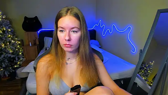 Snapshot of EmilyPaw chatting on December 2025 08:52:01 AM EmilyPaw online show from December 2025 08:52:01 AM