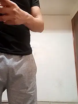 Snapshot of LuisMex1998 chatting on December 2025 03:05:01 AM LuisMex1998 online show from December 2025 03:05:01 AM