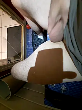 Snapshot of Berniwix2 chatting on November 2025 08:53:02 AM Berniwix2 online show from November 2025 08:53:02 AM