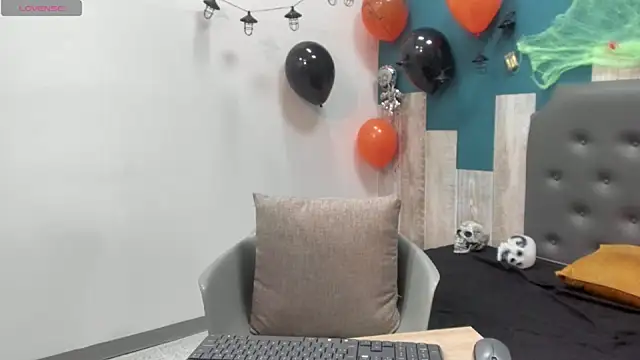 Frank Millers online show from October 2025 08:31:01 PM