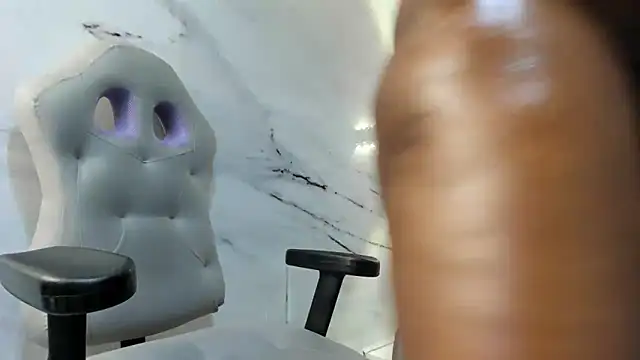 Snapshot of nefertiti_ebony chatting on February 2025 10:43:02 AM nefertiti ebony online show from February 2025 10:43:02 AM