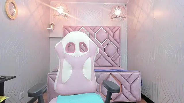 Snapshot of nefertiti_ebony chatting on March 2025 02:37:01 AM nefertiti ebony online show from March 2025 02:37:01 AM