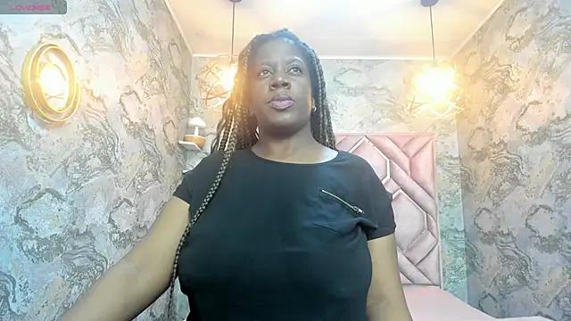 Snapshot of nefertiti_ebony chatting on October 2025 04:40:01 PM nefertiti ebony online show from October 2025 04:40:01 PM