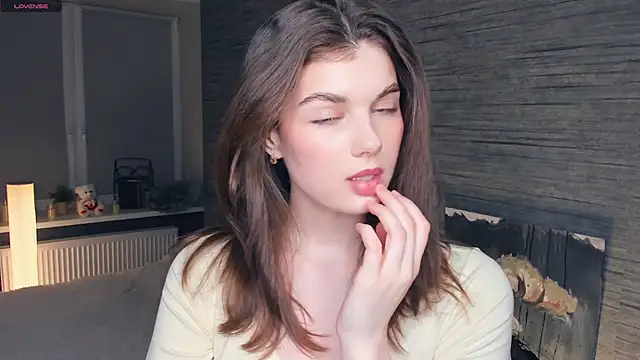 FloraDobb online show from March 2025 07:37:02 PM