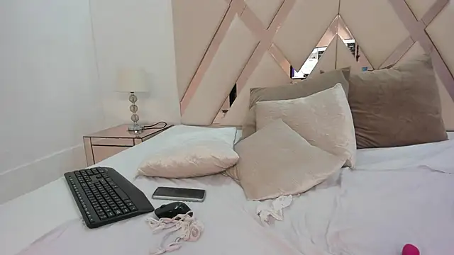 Snapshot of taliarussel chatting on February 2025 01:05:01 AM taliarussel online show from February 2025 01:05:01 AM