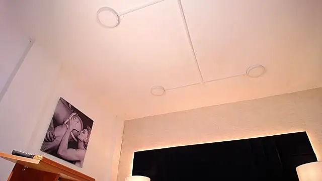 Simon Basset online show from February 2025 08:14:02 PM