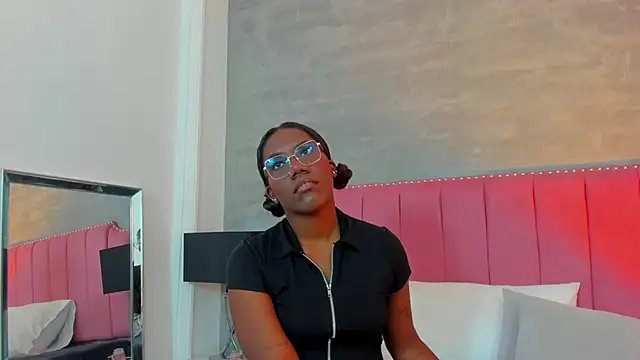 Alaia Colins online show from November 2025 03:38:01 AM