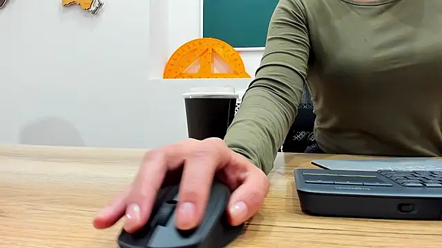 Snapshot of SandraTucker chatting on November 2025 10:05:01 AM SandraTucker online show from November 2025 10:05:01 AM