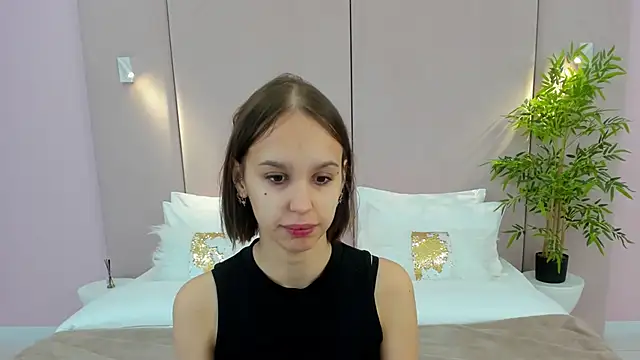 Snapshot of SandraTucker chatting on November 2025 02:59:01 AM SandraTucker online show from November 2025 02:59:01 AM