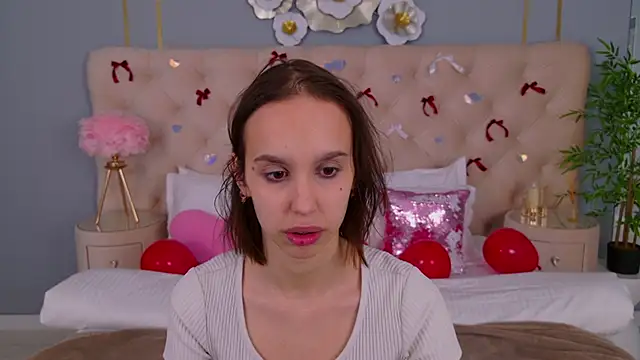 Snapshot of SandraTucker chatting on February 2026 02:48:01 AM SandraTucker online show from February 2026 02:48:01 AM