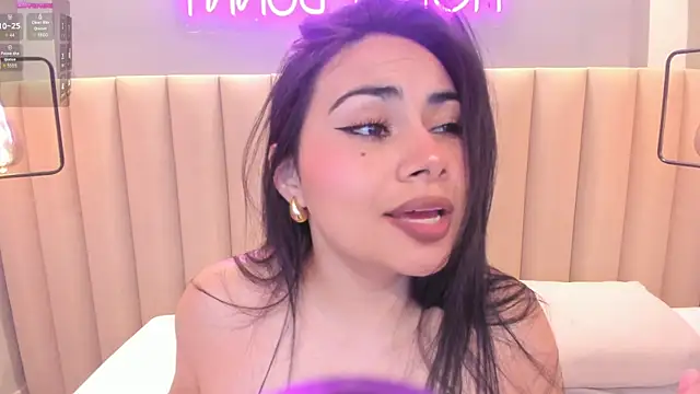 Naomymonroe  online show from September 2025 09:50:01 PM