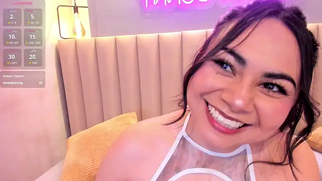 Snapshot of Naomymonroe_ chatting on April 2026 05:40:01 PM Naomymonroe online show from April 2026 05:40:01 PM