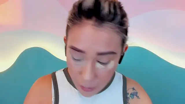 Lannajansen online show from December 2025 01:40:02 PM