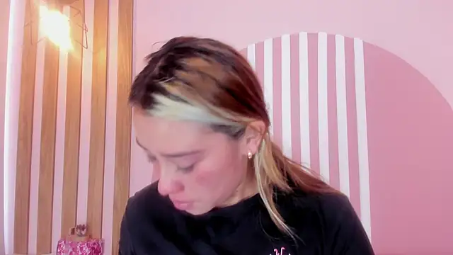 Lannajansen online show from March 2026 01:48:02 PM