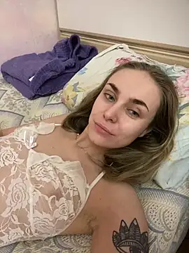 Snapshot of White_Lu chatting on January 2025 10:22:01 PM White Lu online show from January 2025 10:22:01 PM