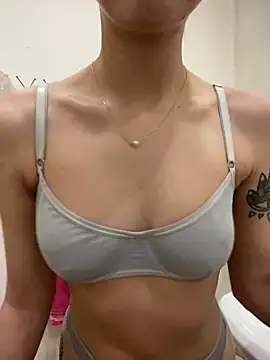 Snapshot of White_Lu chatting on February 2025 01:19:02 AM White Lu online show from February 2025 01:19:02 AM