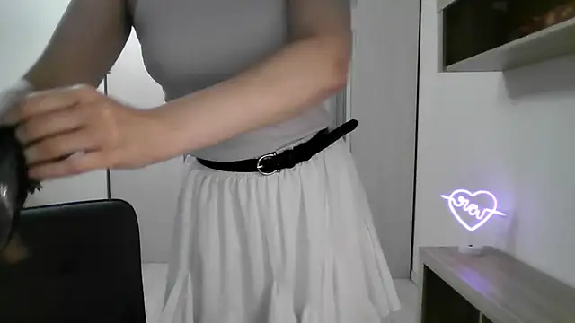 Victoria Glam online show from March 2025 05:28:02 PM