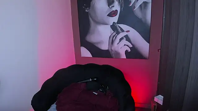 Snapshot of QueenOfHaze chatting on March 2026 04:33:01 PM QueenOfHaze online show from March 2026 04:33:01 PM