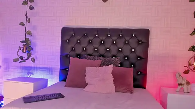 Hannah Jonhson online show from February 2025 03:26:01 PM