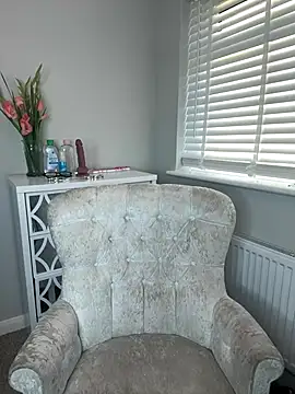 MakemeMillie1 online show from September 2025 06:28:02 AM